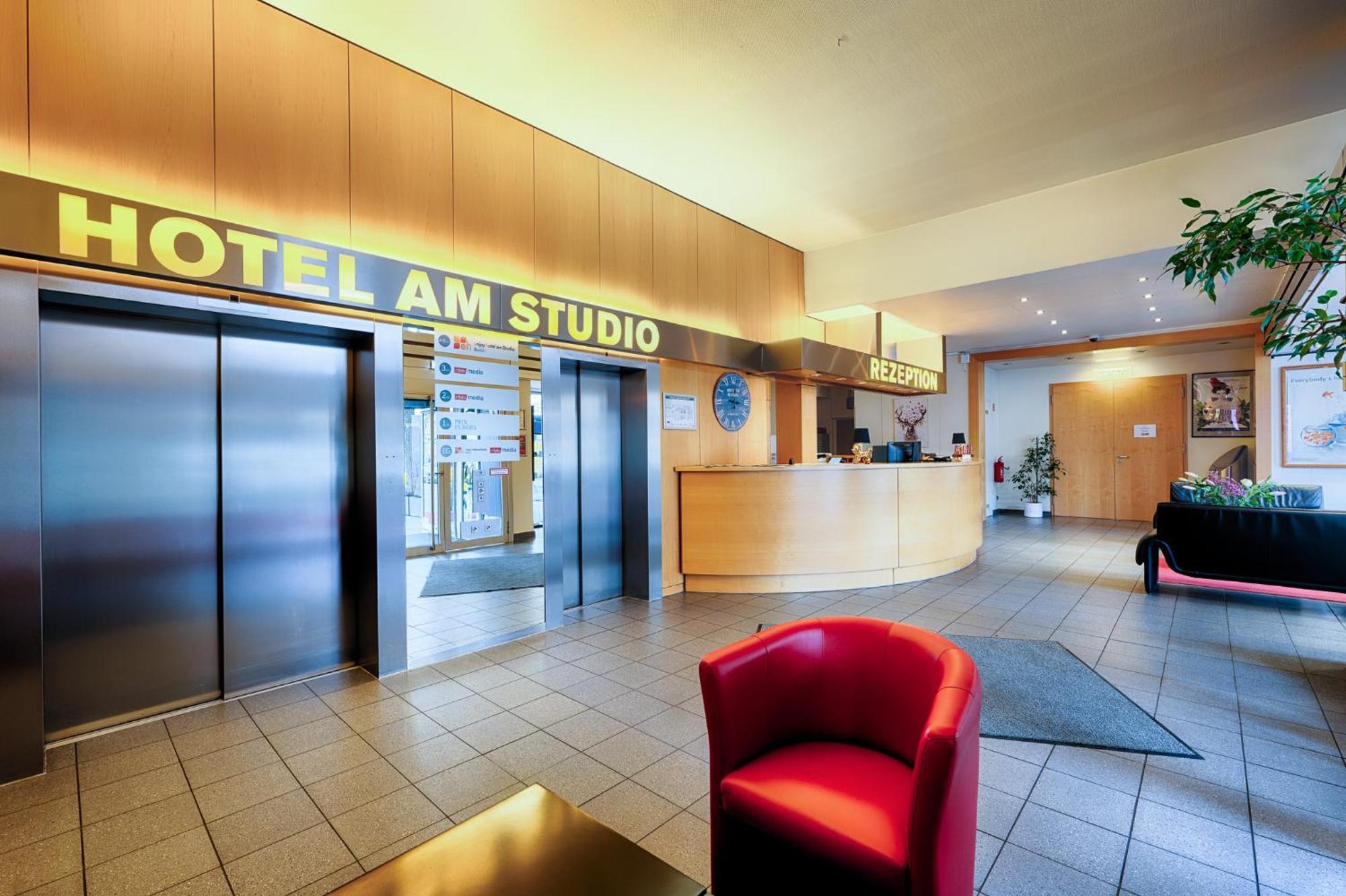 Enjoy Hotel Am Studio Berlin Dış mekan fotoğraf